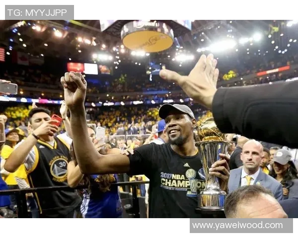 杜兰特本赛季出手次数创生涯新低球场表现引发关注与讨论