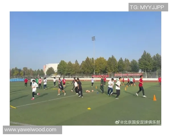 将北京国安足球公益课引入苏州共同感受足球带来的无限快乐与激情