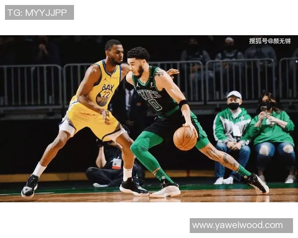 篮板球劣势明显科尔考虑频繁启用双塔阵容进行调整 篮板球劣势明显科尔考虑频繁启用双塔阵容进行调整