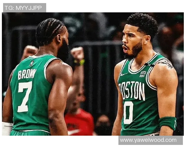 布朗称赞塔图姆积极参与客场比赛展现出色团队精神